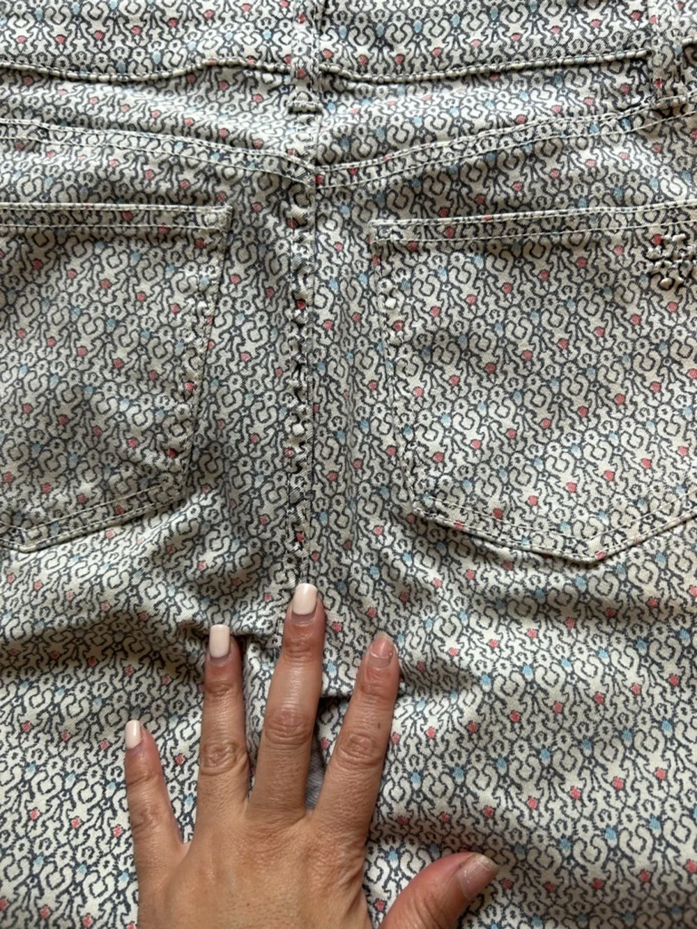 Tory Burch EUC Ivory arabesque print ombré jeans Size 26